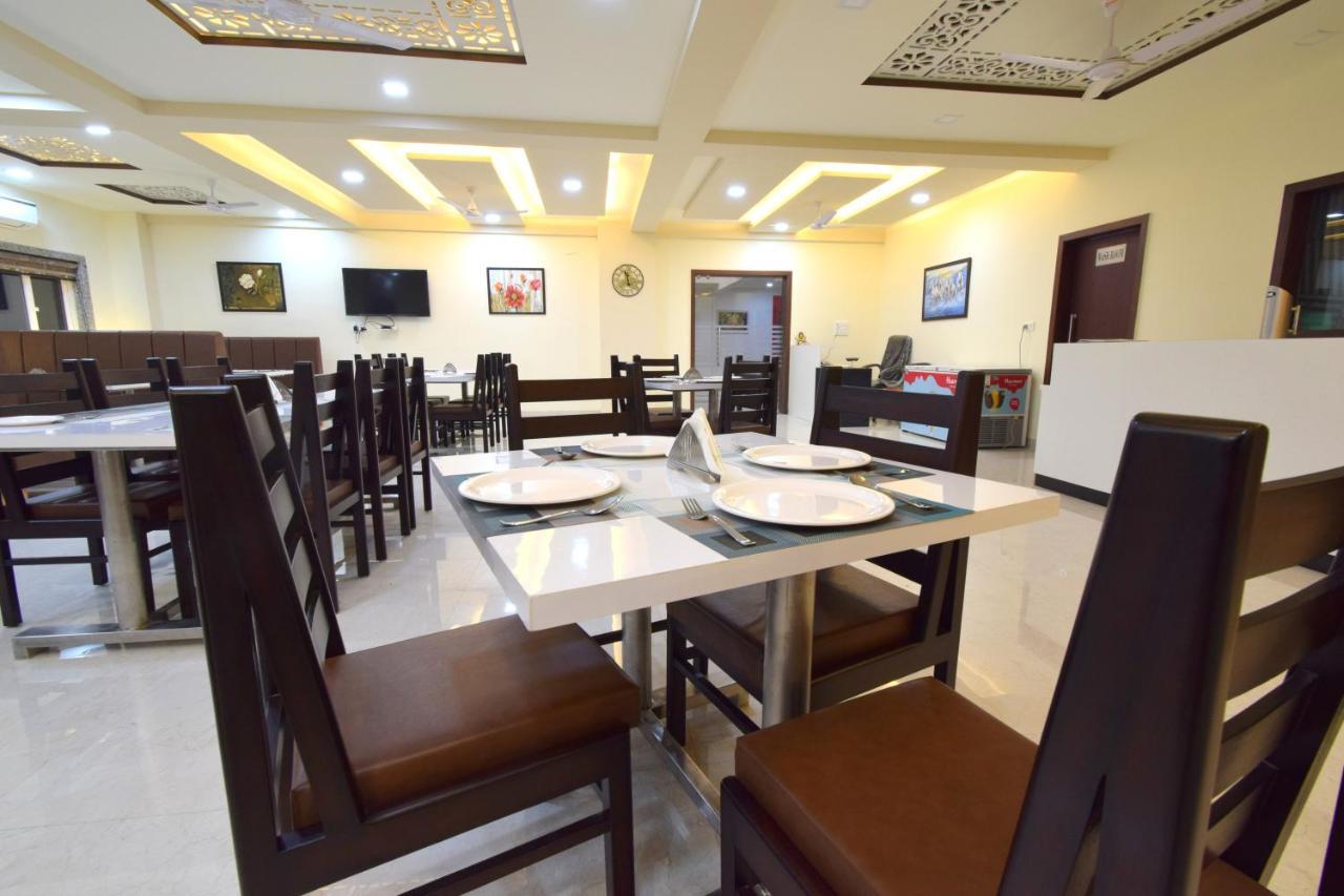 The Sky Imperial- Hotel Gopal Darshan Nathdwara Exterior photo